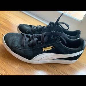 Pumas classic black and white